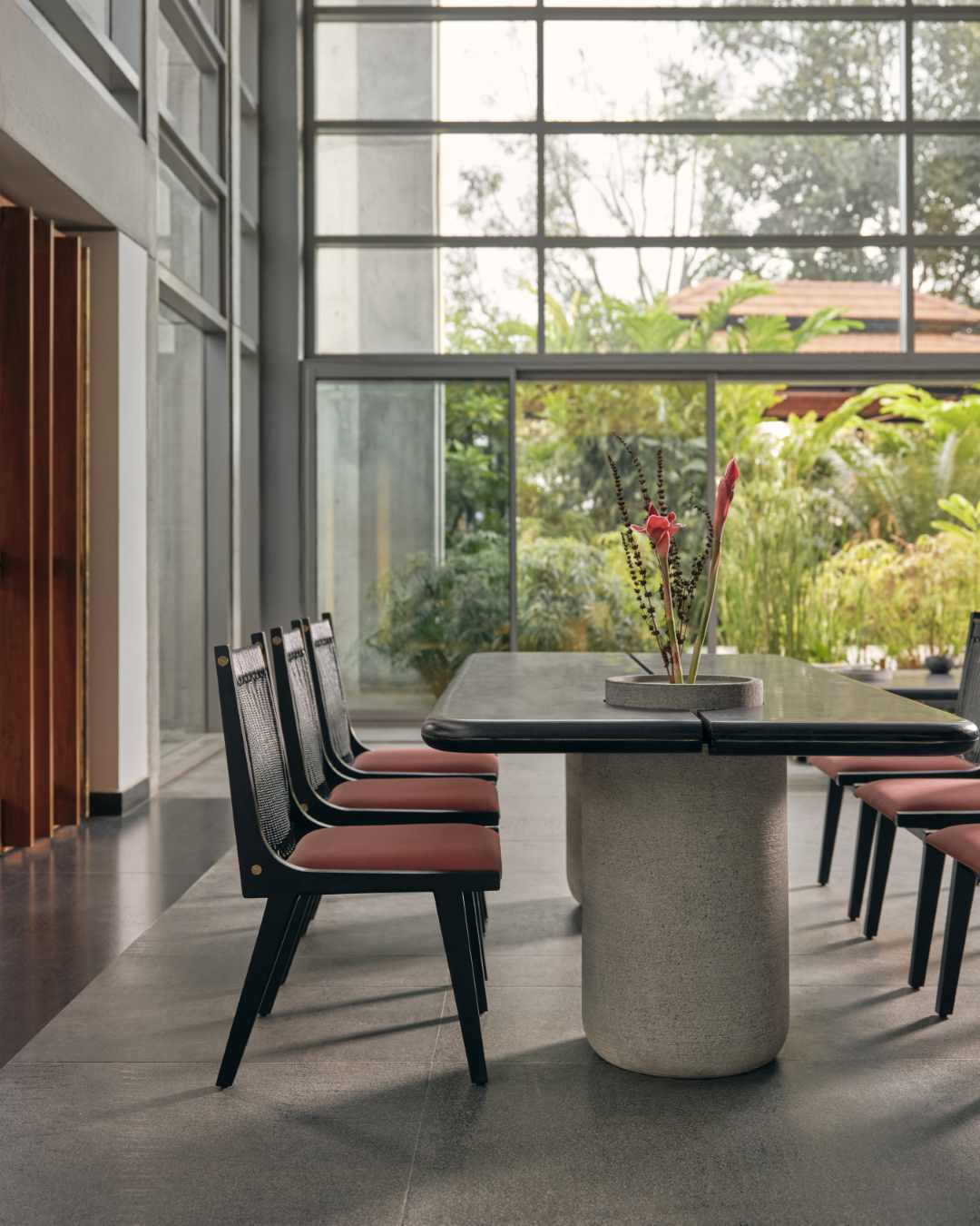 Buy dining tables online | Premium dinning tables by Magari